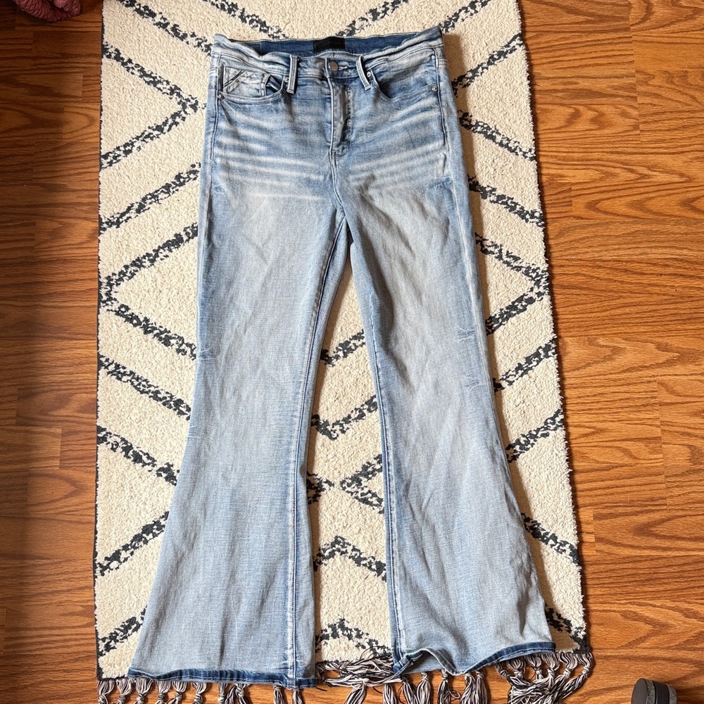 Buckle Black smoothing pocket super stretchy and flattering flare jeans